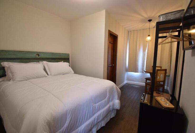 جناح, Pousada Villa Manso