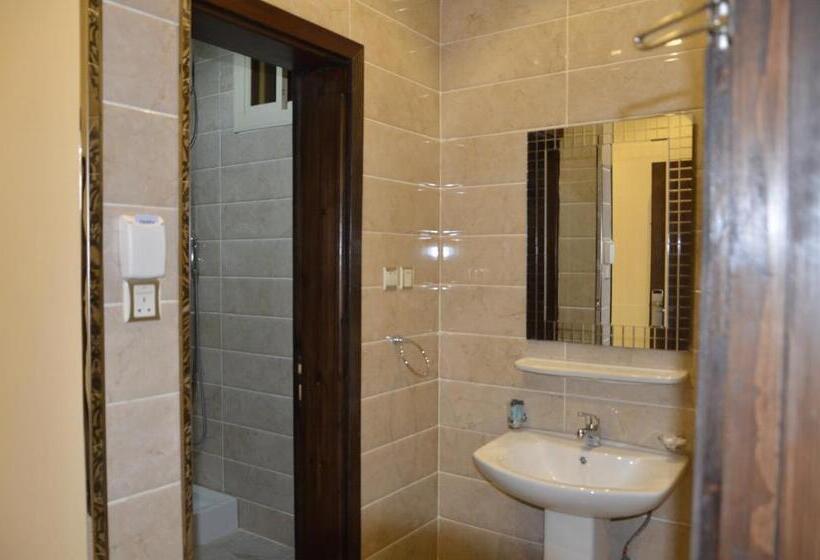 شقة غرفتين, فندق الملحان