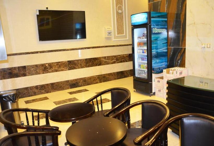 غرفة قياسية حمام مشترك, فندق الملحان