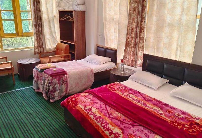 חדר סטנדרט לשלושה, Gulmarg Residency, Kunzer Gulmarg