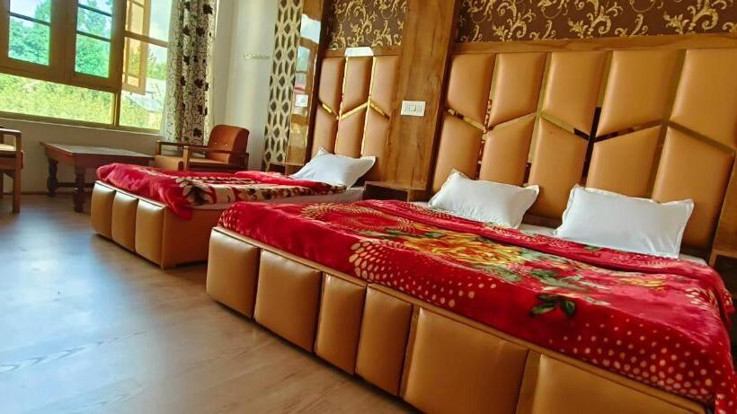 חדר סטנדרט לשלושה, Gulmarg Residency, Kunzer Gulmarg