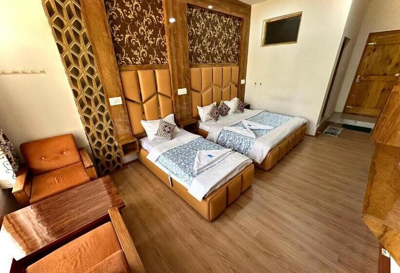 חדר סטנדרט לשלושה, Gulmarg Residency, Kunzer Gulmarg