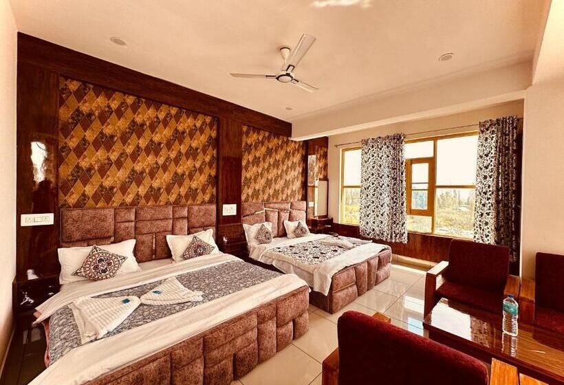 חדר משפחתי נוף לגינה, Gulmarg Residency, Kunzer Gulmarg