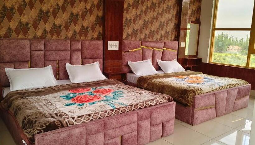 חדר משפחתי נוף לגינה, Gulmarg Residency, Kunzer Gulmarg