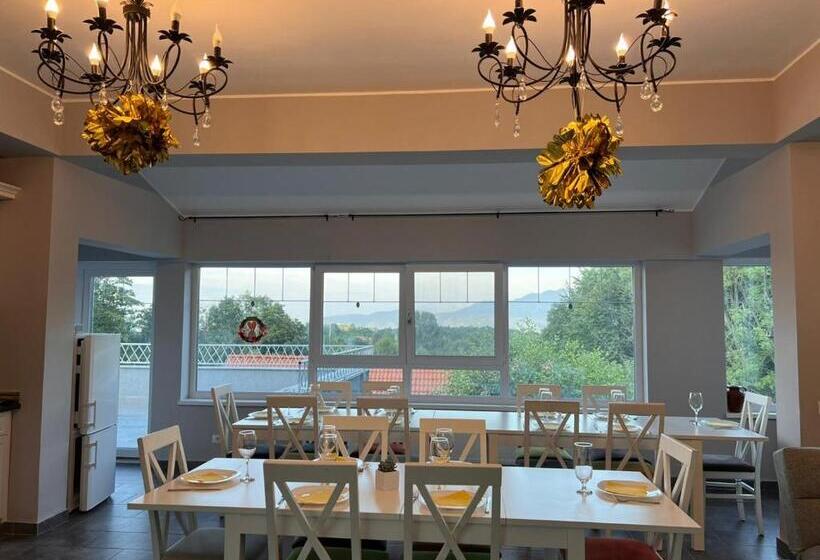 استودیوی استاندارد, Premont Bran Guesthouse