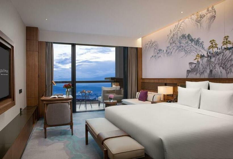 이그제큐티브 룸 킹사이즈 침대, Pullman Yuxi Falcon