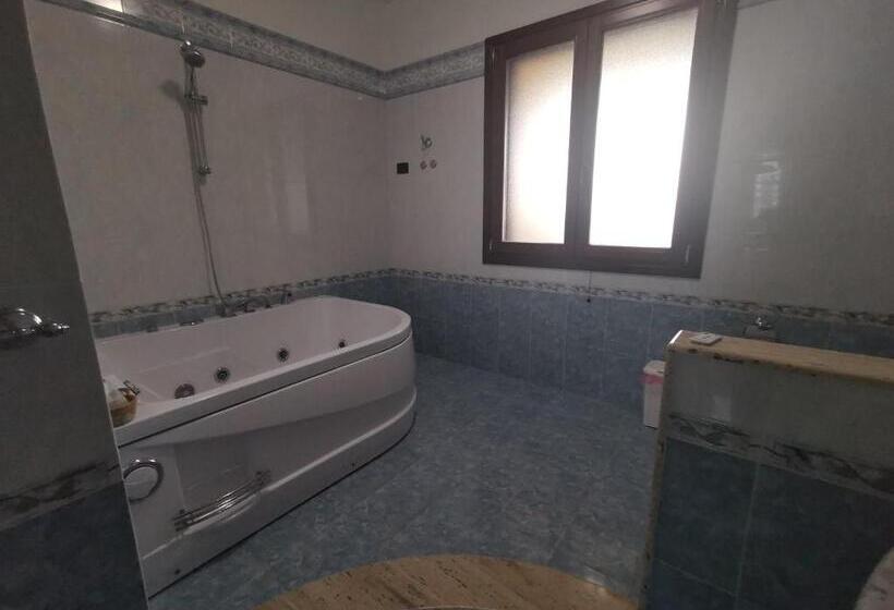 اتاق استاندارد با چشمانداز باغ, B&b La Fenice