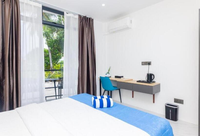 اتاق استاندارد با بالکن و چشم‌انداز دریا, Atoll Residence Dhangethi