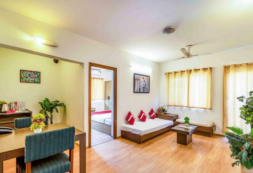 Suite Deluxe, Octave Adya