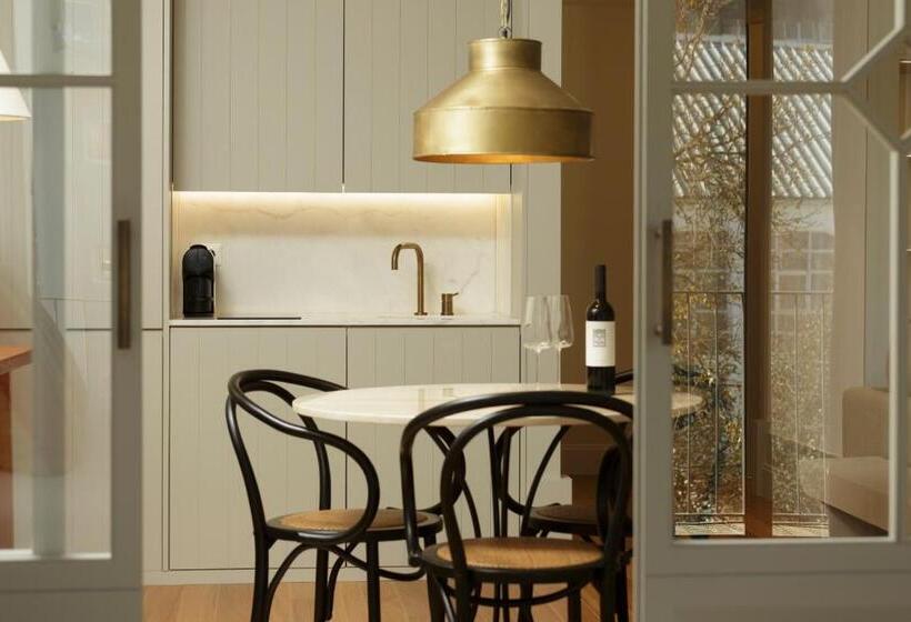 سوییت با چشمانداز باغ, Torel Saboaria Boutique