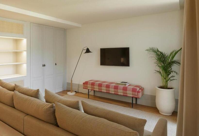 سوییت با چشمانداز باغ, Torel Saboaria Boutique