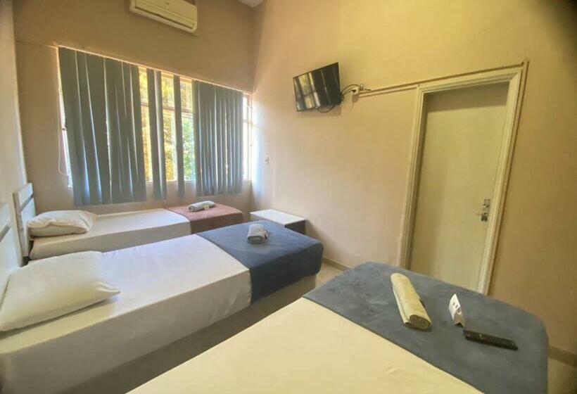 标准三人间, Turis