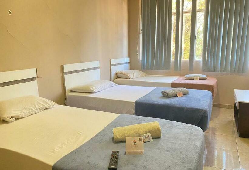 标准三人间, Turis