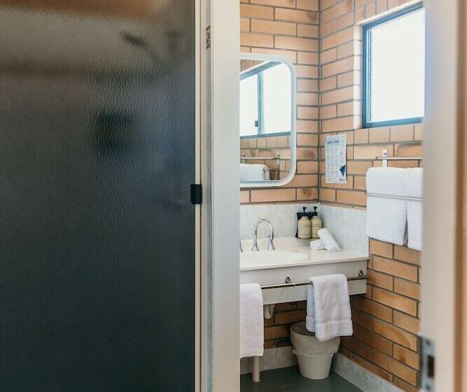 اتاق خانوادگی, Oasis Motor Inn Blackall