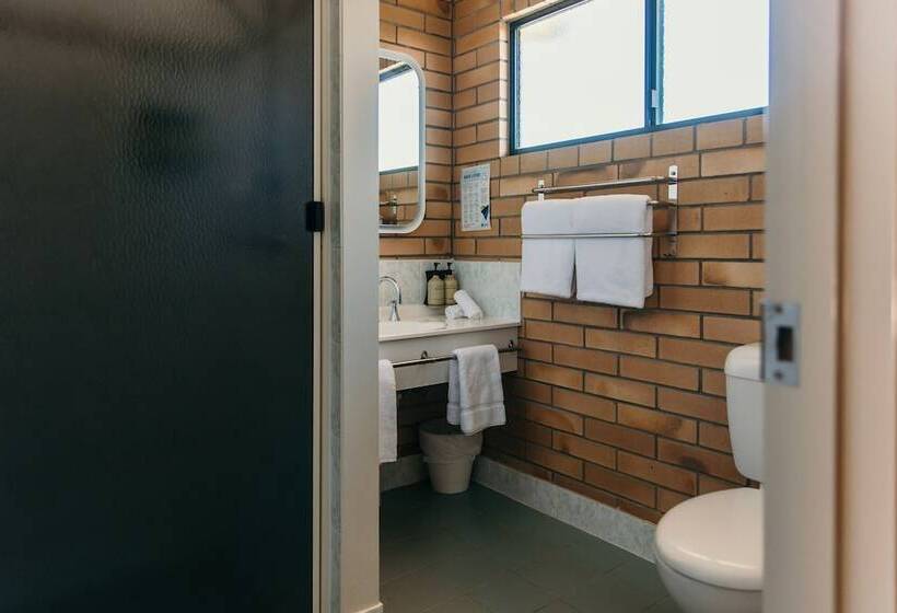 اتاق خانوادگی, Oasis Motor Inn Blackall