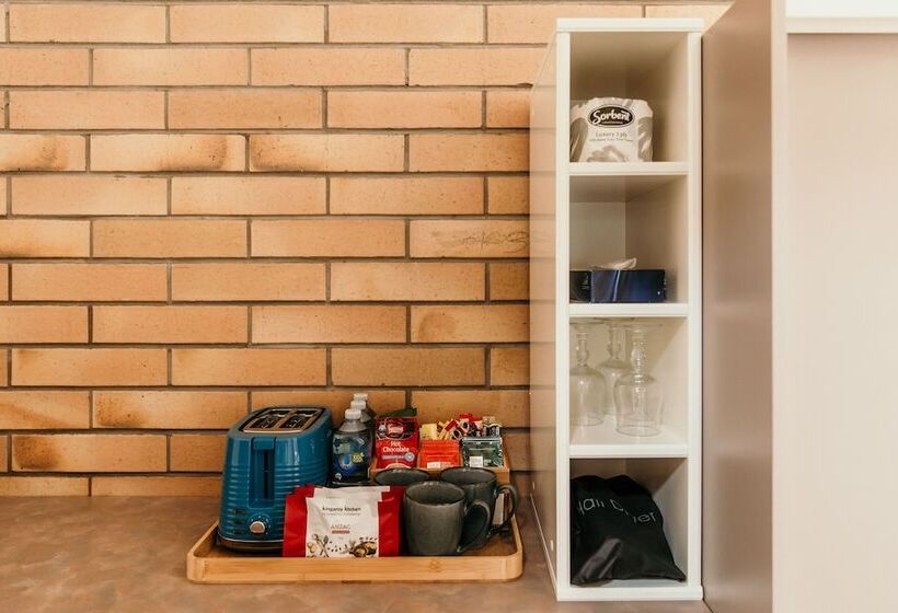 اتاق خانوادگی, Oasis Motor Inn Blackall