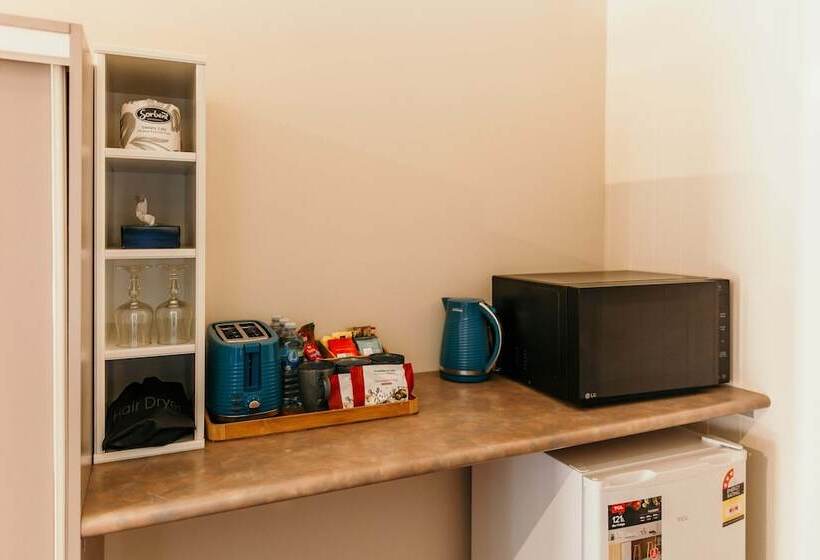 اتاق خانوادگی, Oasis Motor Inn Blackall