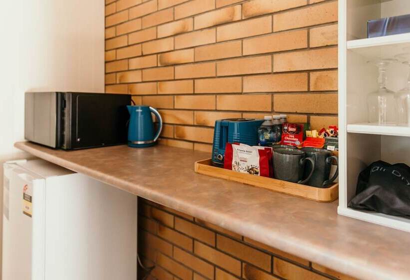 اتاق خانوادگی, Oasis Motor Inn Blackall