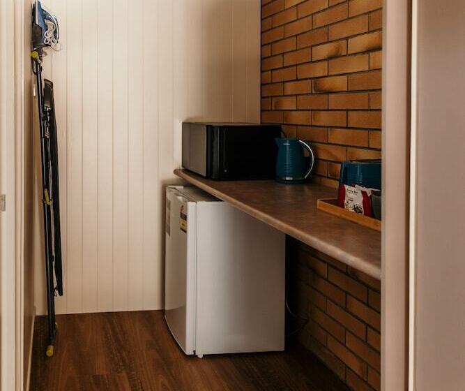 اتاق خانوادگی, Oasis Motor Inn Blackall