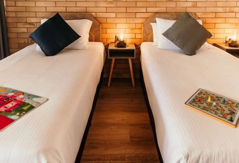 اتاق خانوادگی, Oasis Motor Inn Blackall