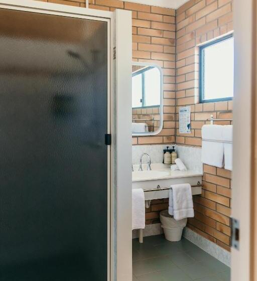 اتاق خانوادگی, Oasis Motor Inn Blackall