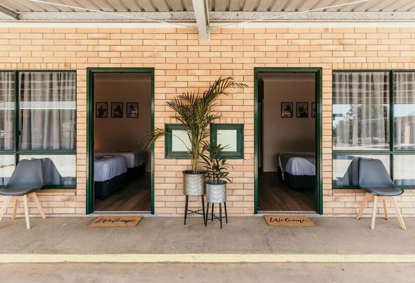 اتاق خانوادگی, Oasis Motor Inn Blackall