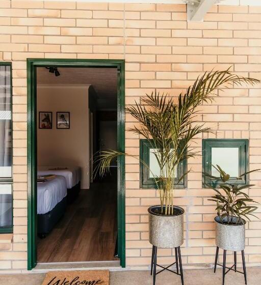 اتاق خانوادگی, Oasis Motor Inn Blackall