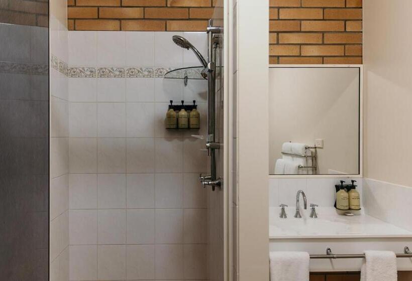 اتاق لوکس با تخت بزرگ, Oasis Motor Inn Blackall