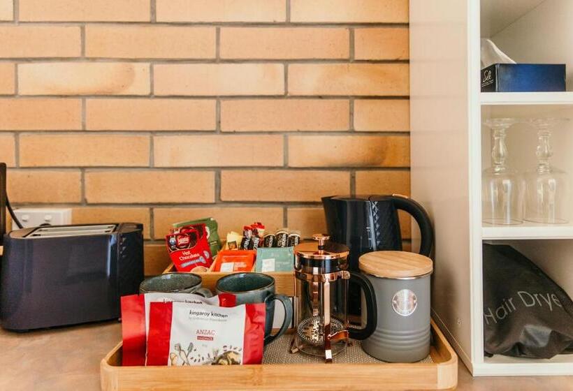 اتاق لوکس با تخت بزرگ, Oasis Motor Inn Blackall