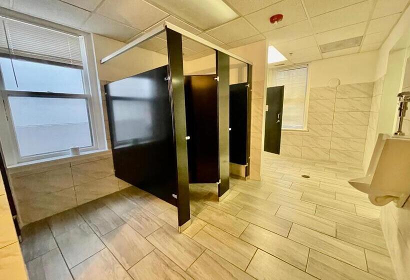 اتاق اکونومی, Michie House In College Hill