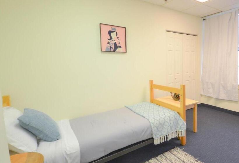 اتاق اکونومی, Michie House In College Hill