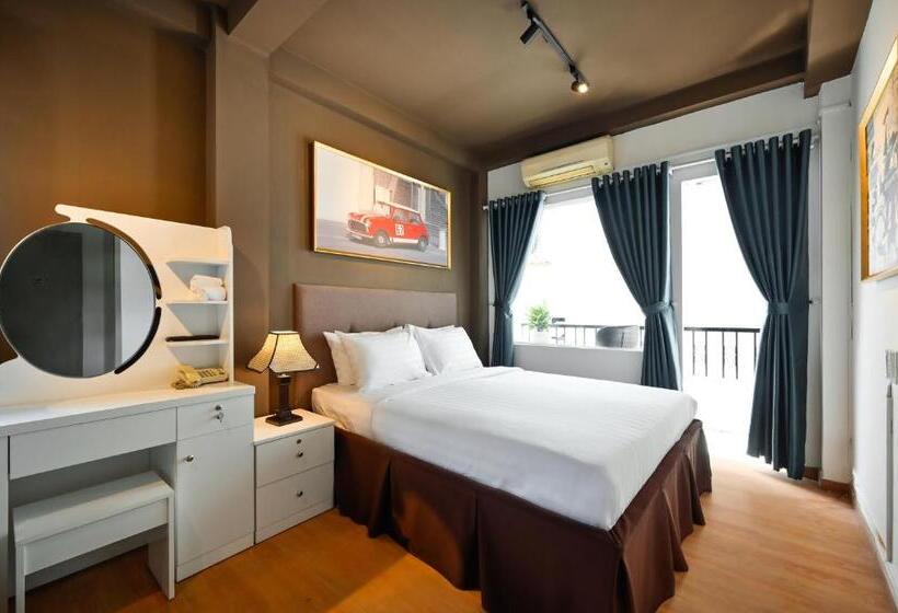 اتاق اجرایی سه نفره, The Noble Swan Woodpark