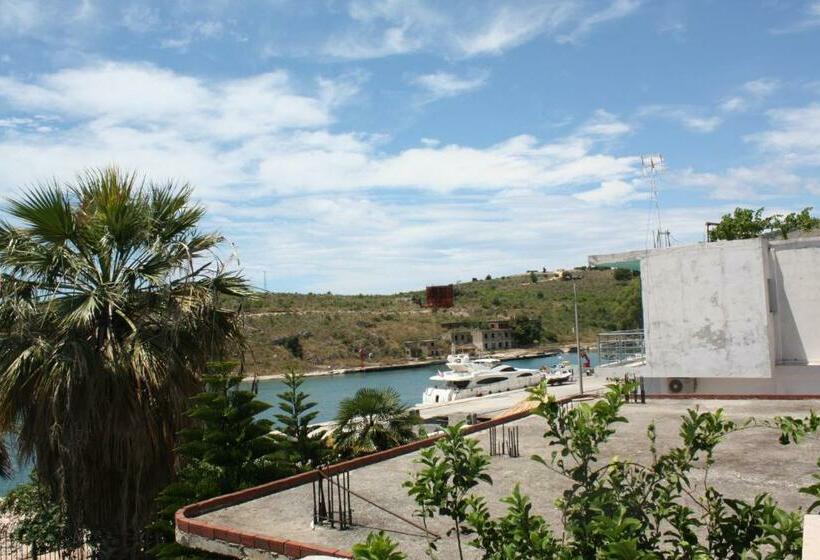 Triple Room Sea View, Benardo Guesthouse
