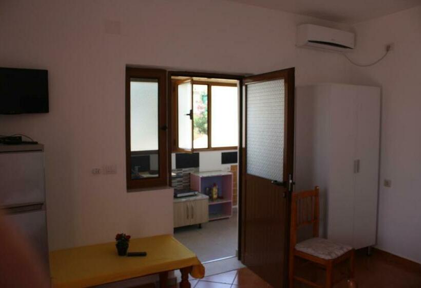 Triple Room Sea View, Benardo Guesthouse