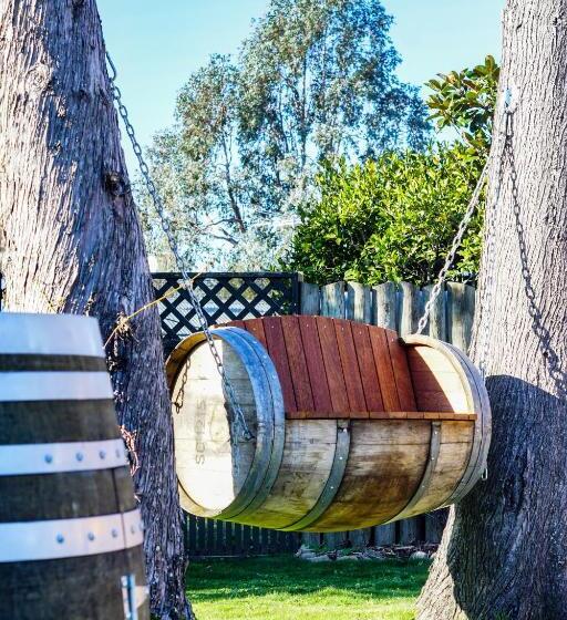 스탠다드 룸 산 전망, Marlborough Wine Barrel Cabins