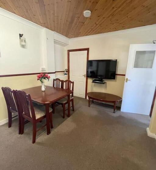 בית, 4 חדרי שינה, Near Sea House Stay