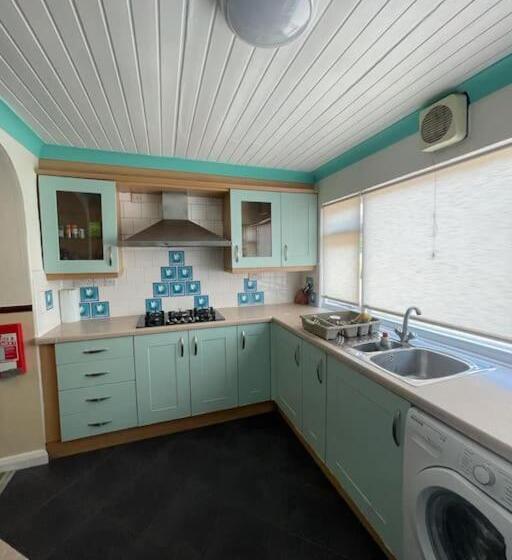 בית, 4 חדרי שינה, Near Sea House Stay