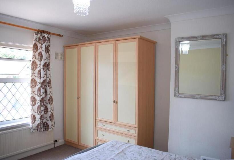 Дом 4 Спальни, Near Sea House Stay