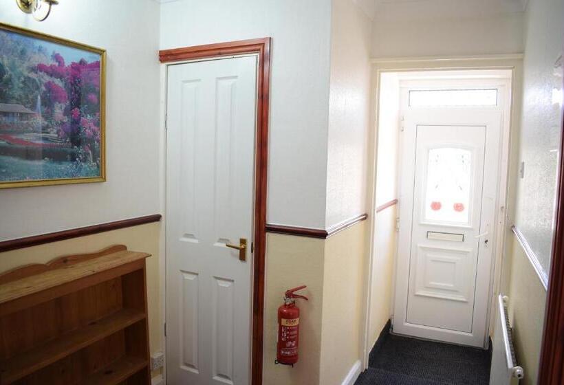 בית, 4 חדרי שינה, Near Sea House Stay