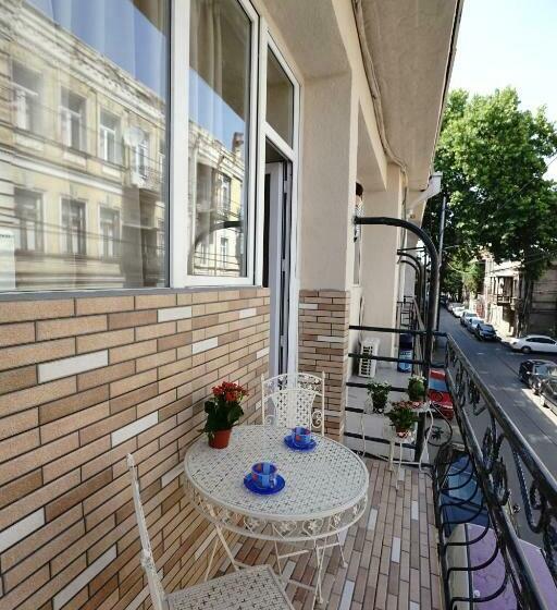 تختخواب در اتاق مشترک, Wine Hostel