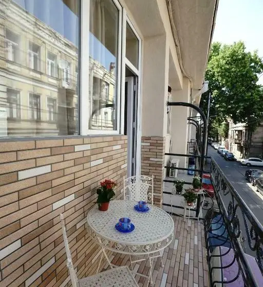 تختخواب در اتاق مشترک, Wine Hostel