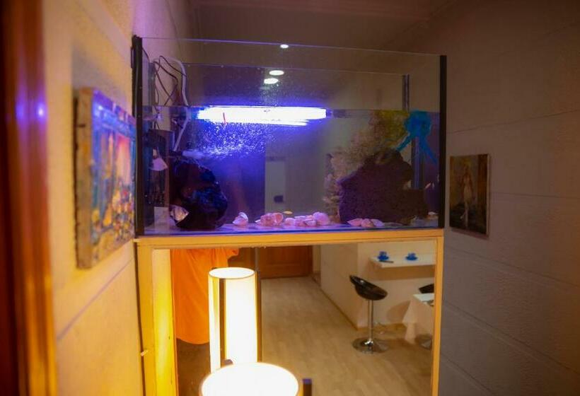 تختخواب در اتاق مشترک, Wine Hostel