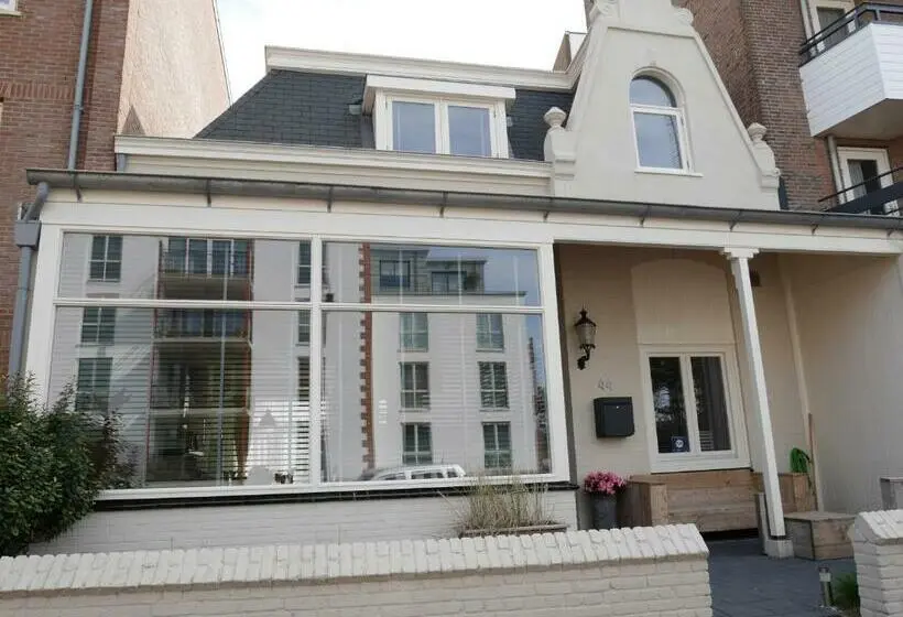 Standard-studio, Casa Del Cisne