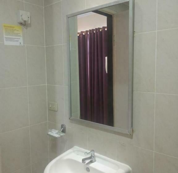 חדר משפחתי, Celebes