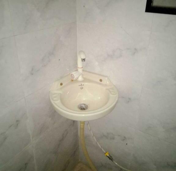 اتاق کلاسیک سه تخته, Spot On 92711  Krishna Palace