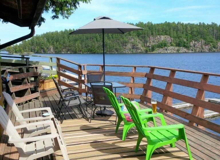 جناح عائلي, Lang Lake Resort