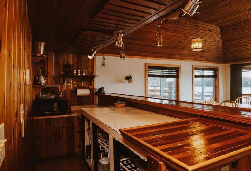 جناح عائلي, Lang Lake Resort