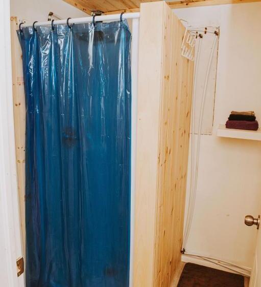 جناح عائلي, Lang Lake Resort