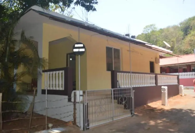 اتاق لوکس, James Guesthouse