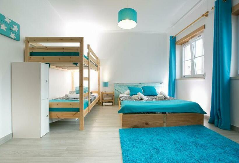 غرفة قياسية ثلاثية, Alex Surf Hostel